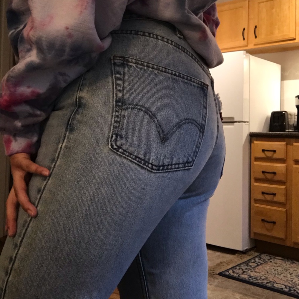 Y2K Light-Wash Relaxed Fit Levi Mom Jeans